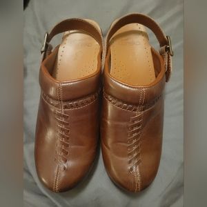 Women's clogs